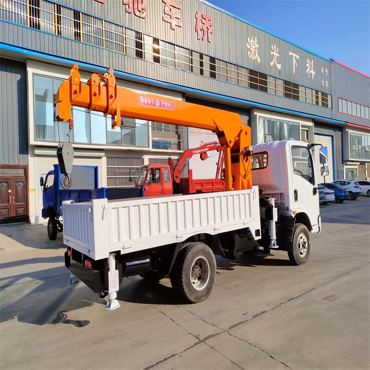 成功镇三轮随车吊定制 农用改装机自备吊中瑞长期出售